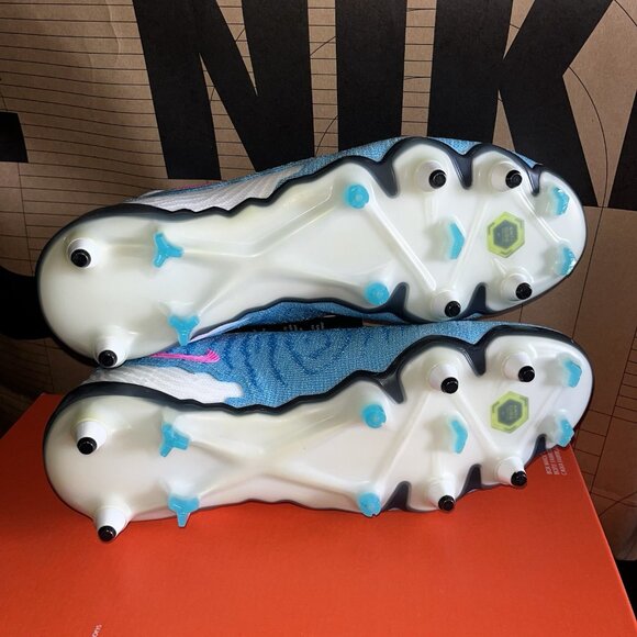 Athletic_Shoes